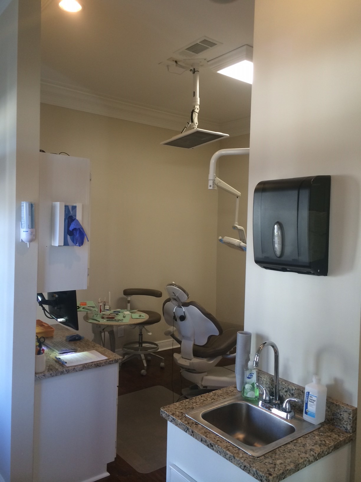 Carlton Family and Cosmetic Dentistry Image